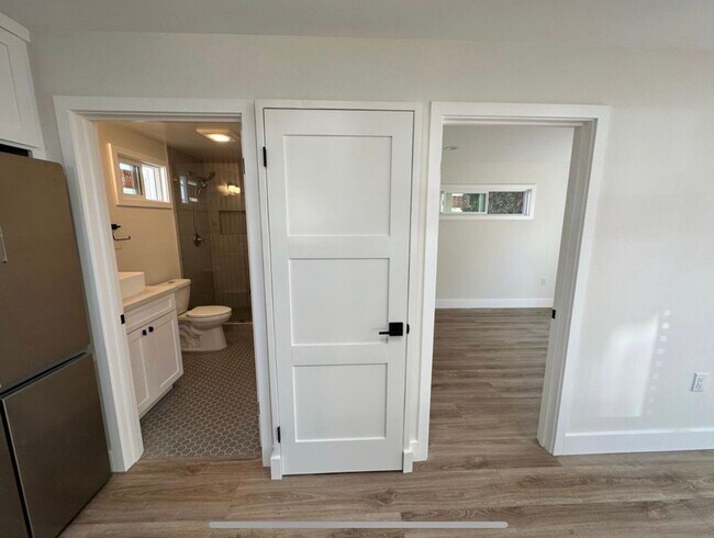Foto del edificio - Modern, Private 1-Bedroom ADU – Available ...