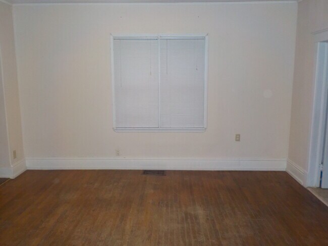 Building Photo - 418 S Adams St