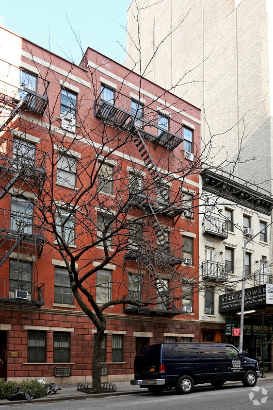 Street Parking - 441 443 West 50 Street