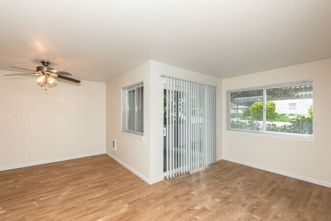 Building Photo - 18691 SW Mapleoak Ln