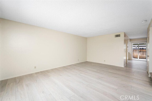 Foto del edificio - 4692 Larwin Ave