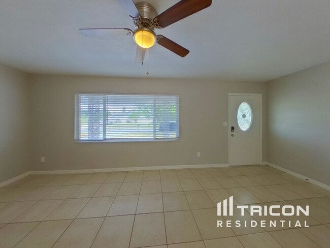 Building Photo - 2529 Brentwood Dr