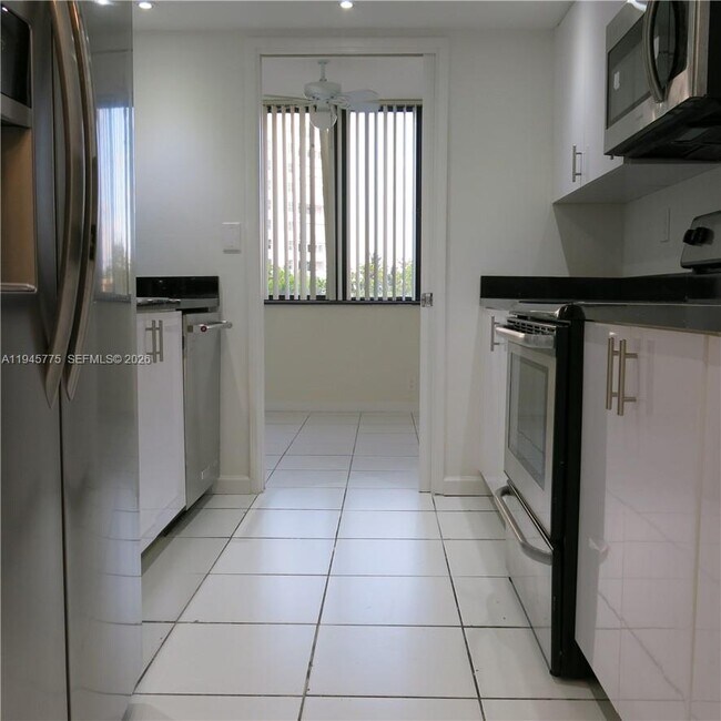 Building Photo - 251 Crandon Blvd