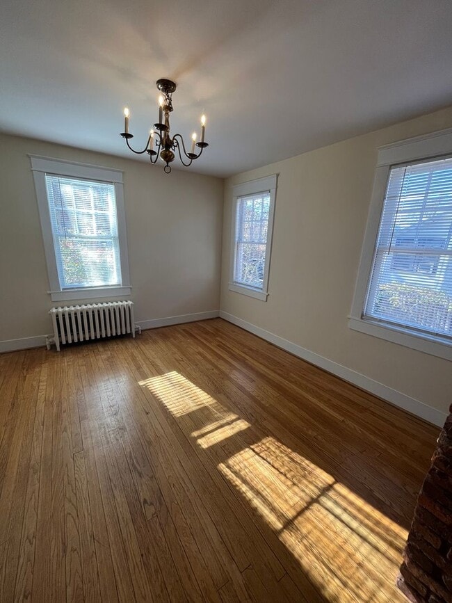 Building Photo - 113 E Spring St