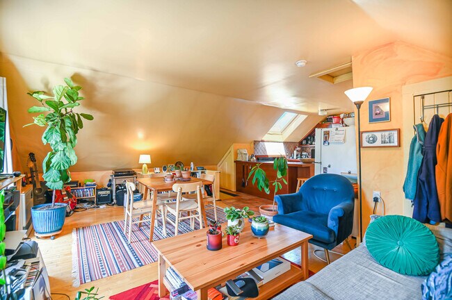 Living Room - 95 Beckett St