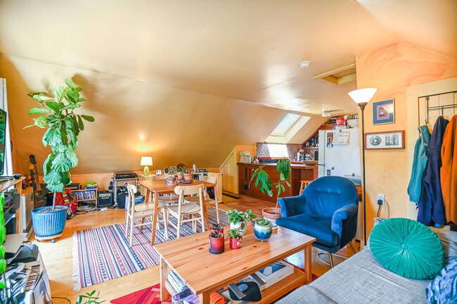 Living Room - 95 Beckett St