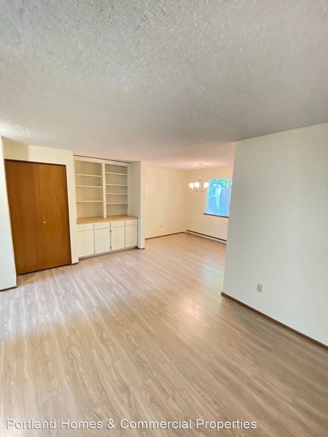 Building Photo - 1618 Village Park Pl