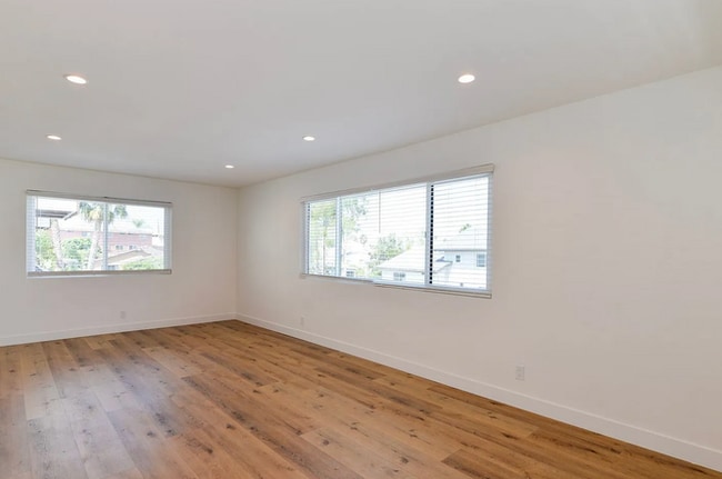 Building Photo - 223 Avenida de la Grulla