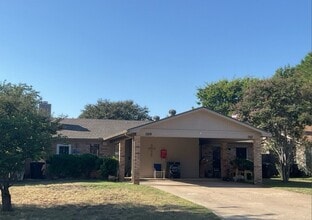 Building Photo - 1317 Yeomans Rd