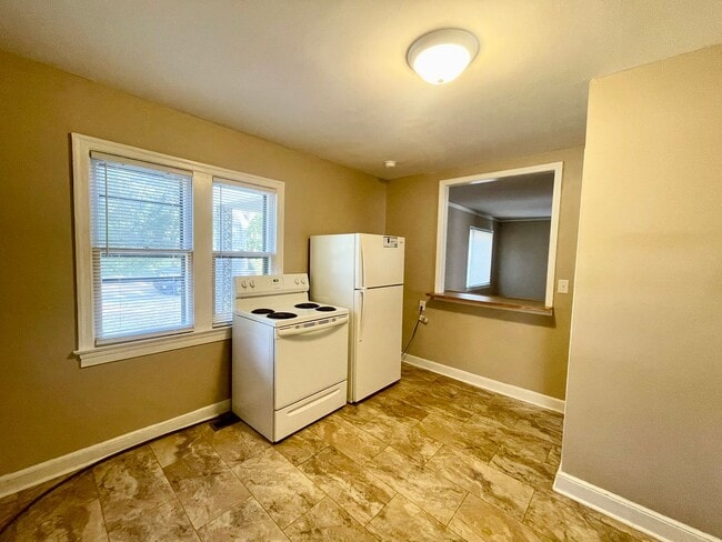 Building Photo - Rosewood