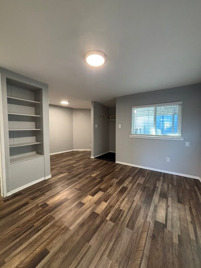 Building Photo - 302 Union St