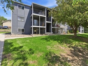 Building Photo - 1684 Riverside Ave