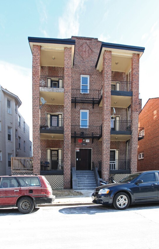 Building Photo - 2431 Callow Ave