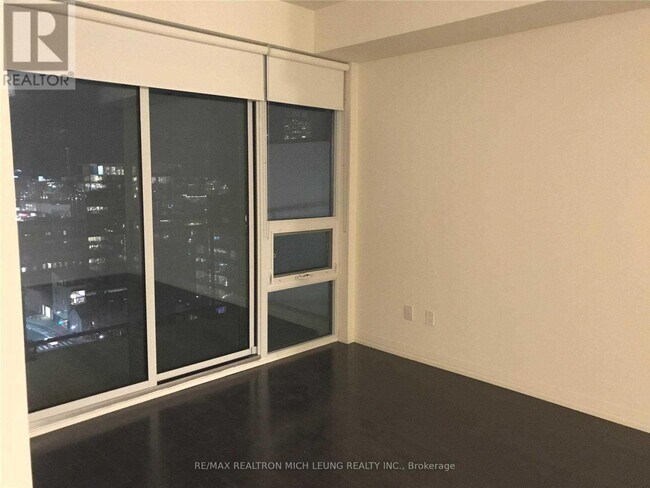 Building Photo - 460 Adelaide St E