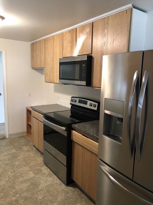 Building Photo - 3BED2BATH - YARD, GARAGE,