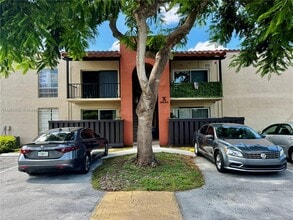 Building Photo - 10834 N Kendall Dr