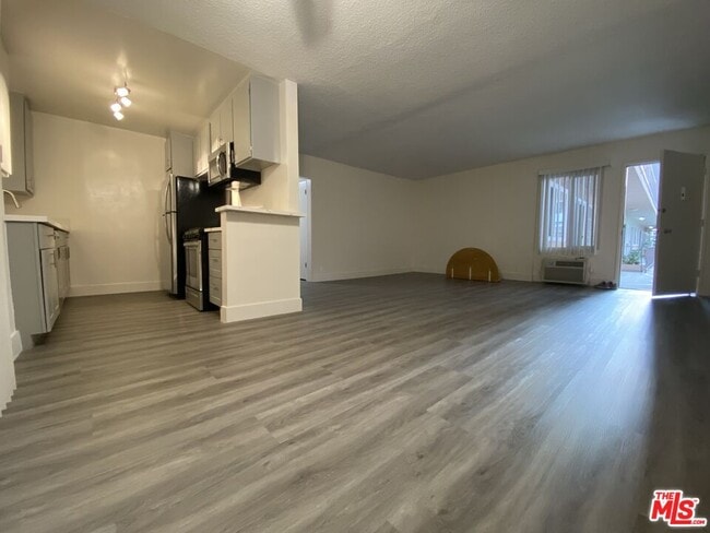 Building Photo - 1808 N Harvard Blvd