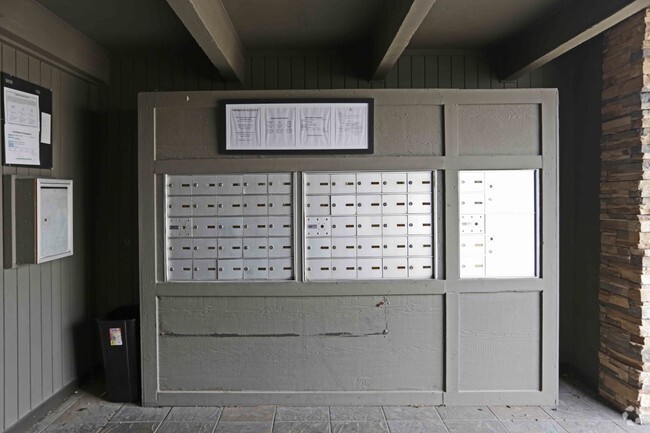 Mailboxes - Kimpton Apartments on Bennett