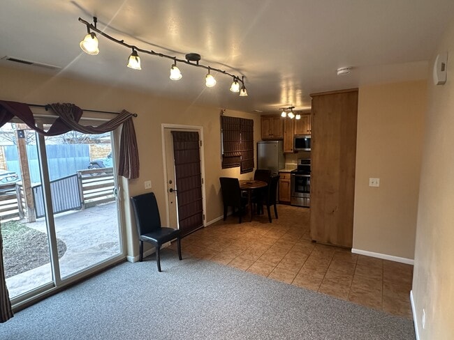 Building Photo - 208 E 200 S