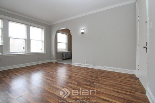 Building Photo - 3943 W Diversey Ave
