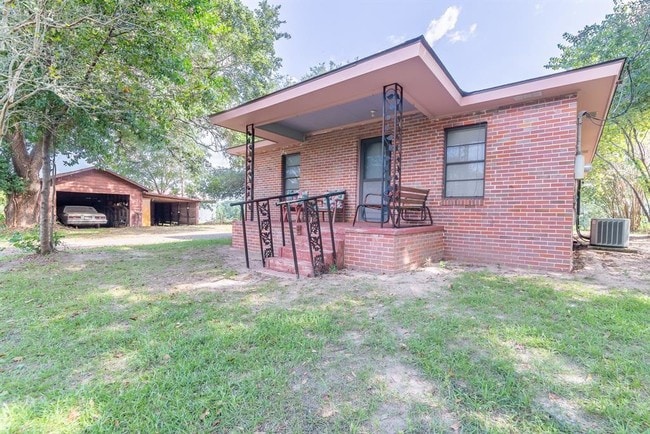 Building Photo - 11290 FM 1484 Rd