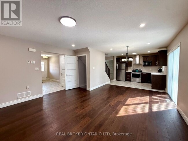 Building Photo - 8 Alexander Cir