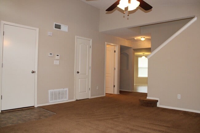 Building Photo - STUNNING MOUNTAIN VIEWS - Move-in special call the office for details