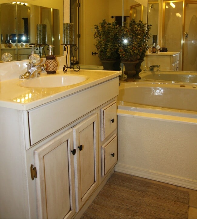 Building Photo - 4986 Raintree Cir