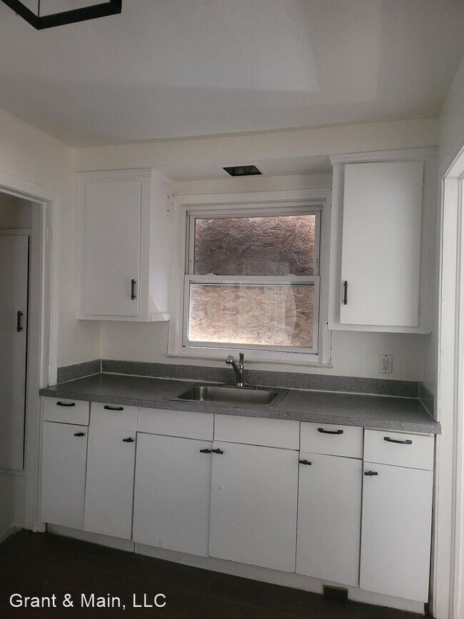 Building Photo - 3 br, 1 bath House - 12245 Fielding St.
