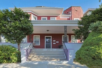 Building Photo - 21 Lake Ave