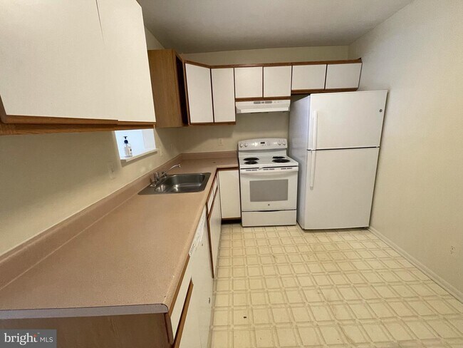 Building Photo - 1687 Westwind Way