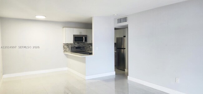 Foto del edificio - 7823 Miller Dr
