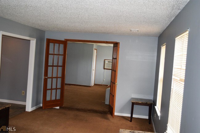 Building Photo - 3479 Meadowlane Cir SW