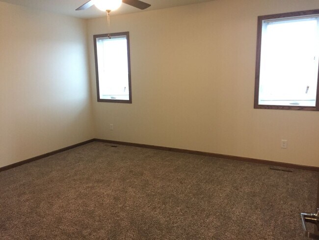 Building Photo - 3 Bed 2 Bath Single Family Home