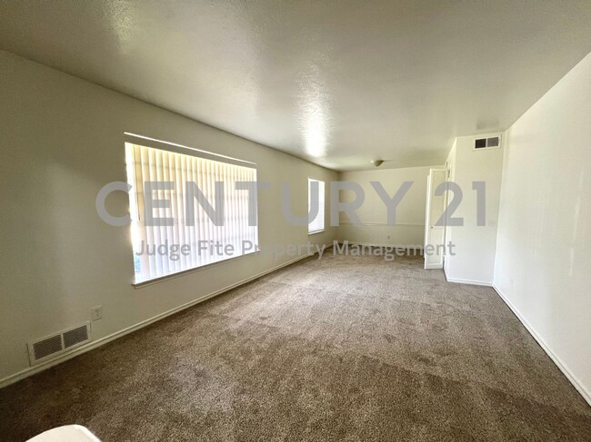 Building Photo - Beautiful 3/2.5/2 in Dallas For Rent!