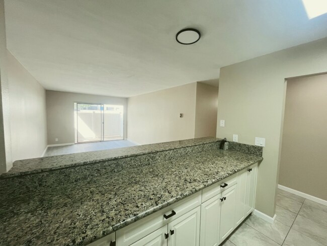 Foto del edificio - 3030 Suncrest Dr