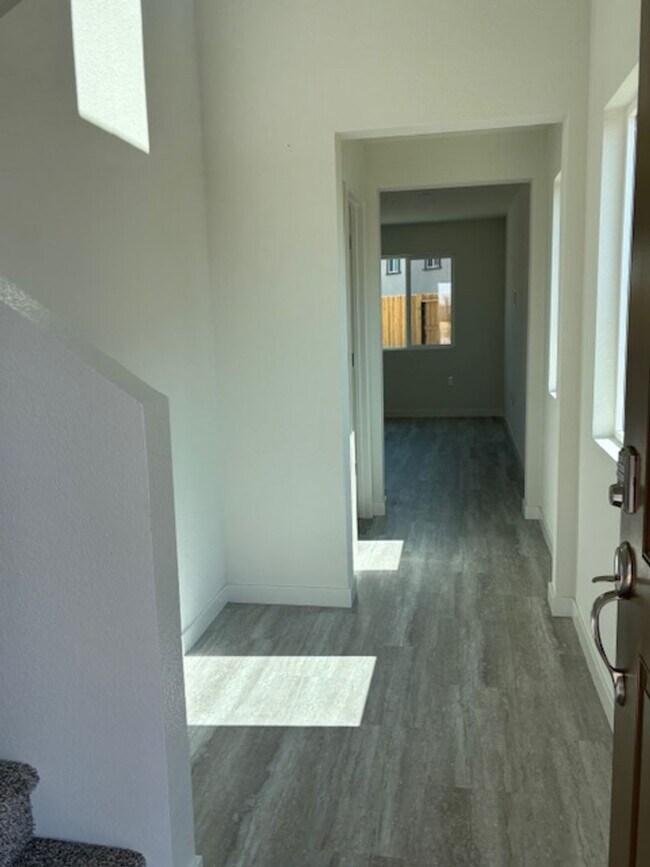 Building Photo - Brand new DR Horton Solar Smart Home