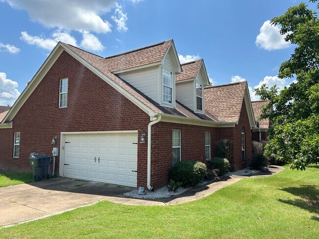 Building Photo - 1617 Mason Dr