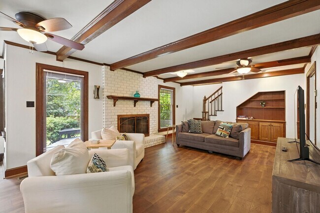 Foto del edificio - 1421 Lynn Rd