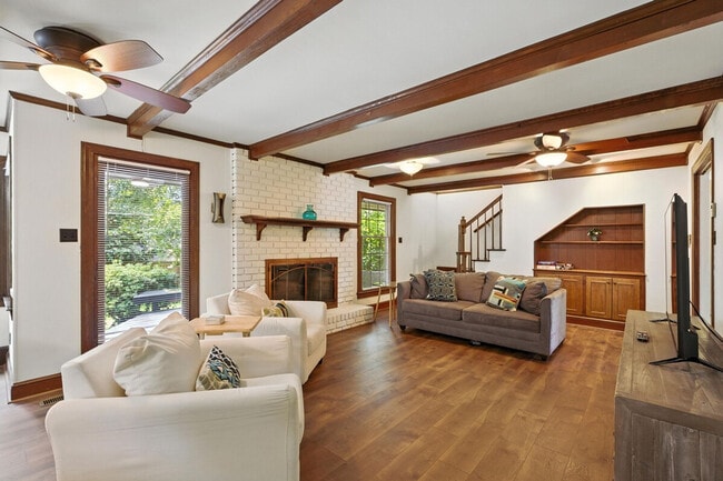 Building Photo - 6700 Middleboro Dr