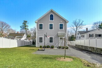 Building Photo - 74 Forest St