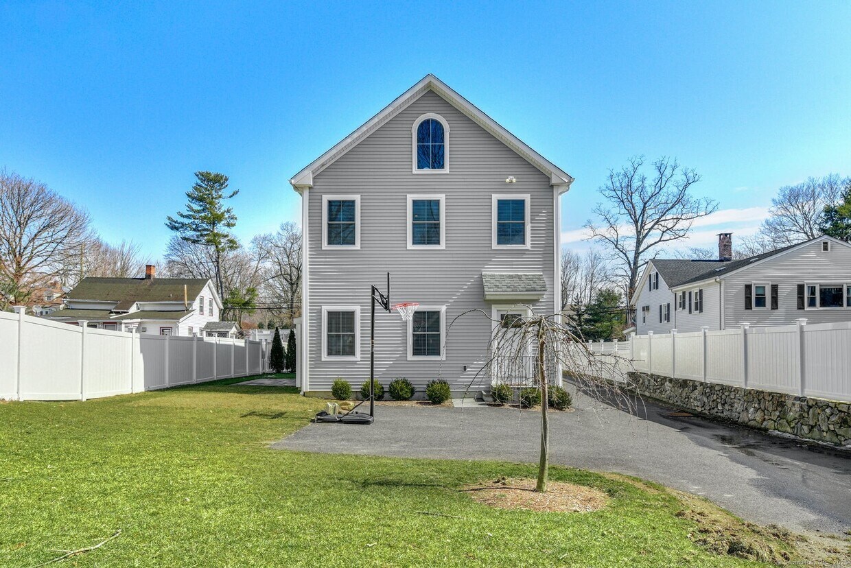 Primary Photo - 74 Forest St