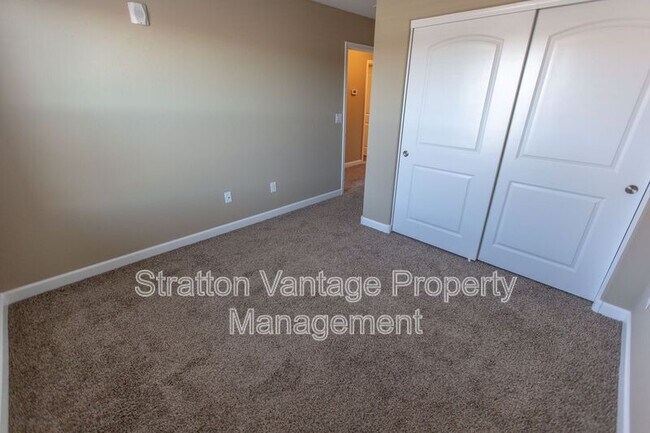 Foto del edificio - 240 W Juniper Ave