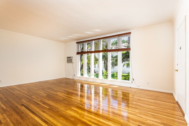 Building Photo - 1235 N Crescent Heights Blvd