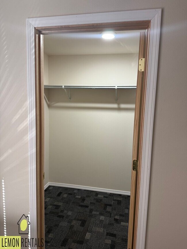 Foto del edificio - 201 E P St