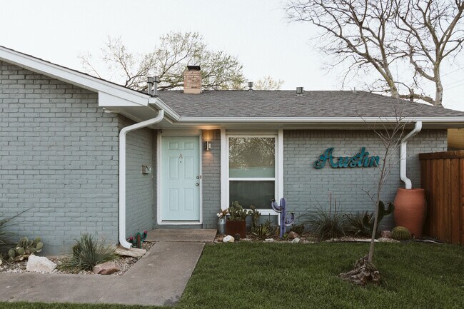 Building Photo - 1300 Thornridge Rd