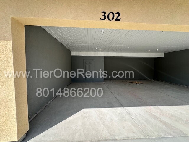 Building Photo - Move-in special: $500 off First months rent