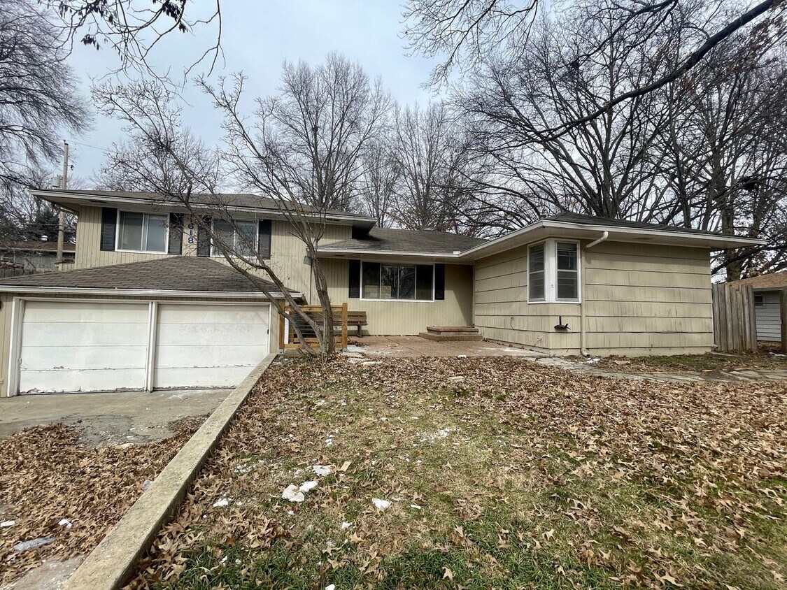 Primary Photo - 1618 Dakota St