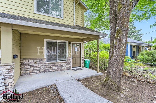 Photo - 6547 SE Woodstock Blvd Townhome