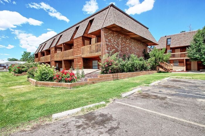 Primary Photo - 2 Bed I Bath Apartment